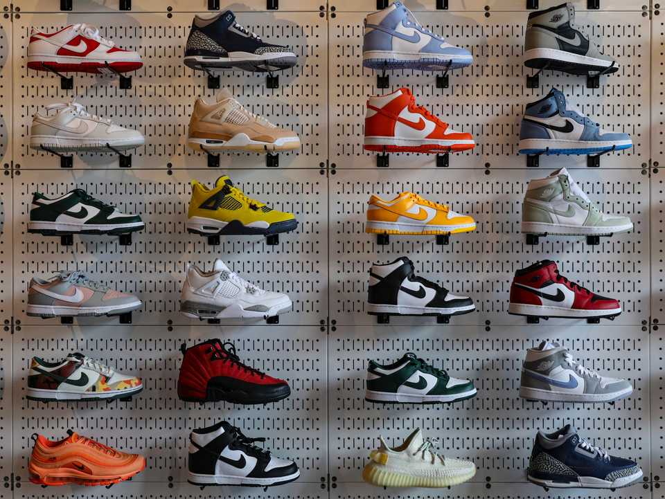 Shoe wall picture